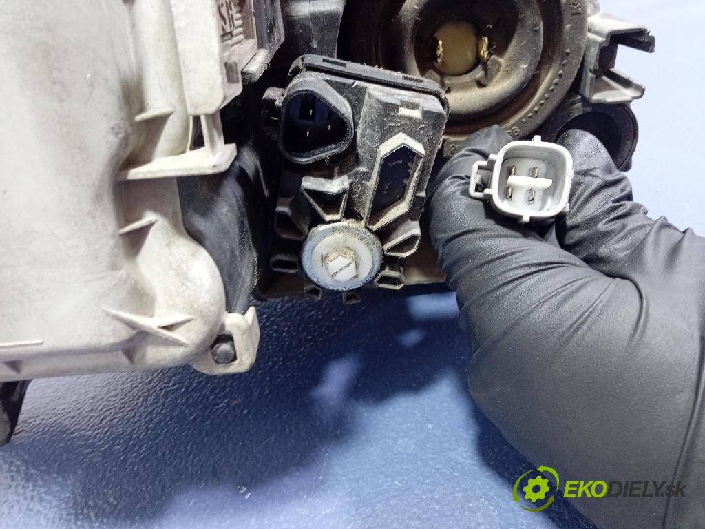 Toyota Avensis 2004 světlo Levý: KOITO 05-43