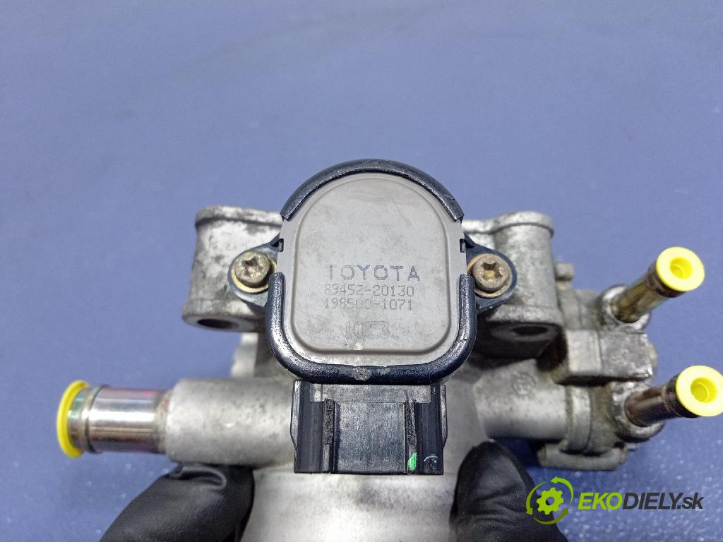 Toyota Avensis 2004 škrticí klapka 22210-0D130