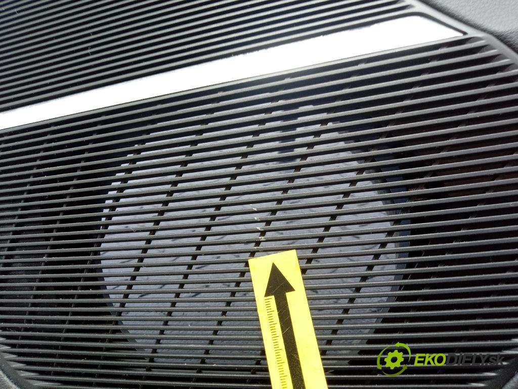 Audi SQ8 2022 Tapacír: dveře Zad: Práva: