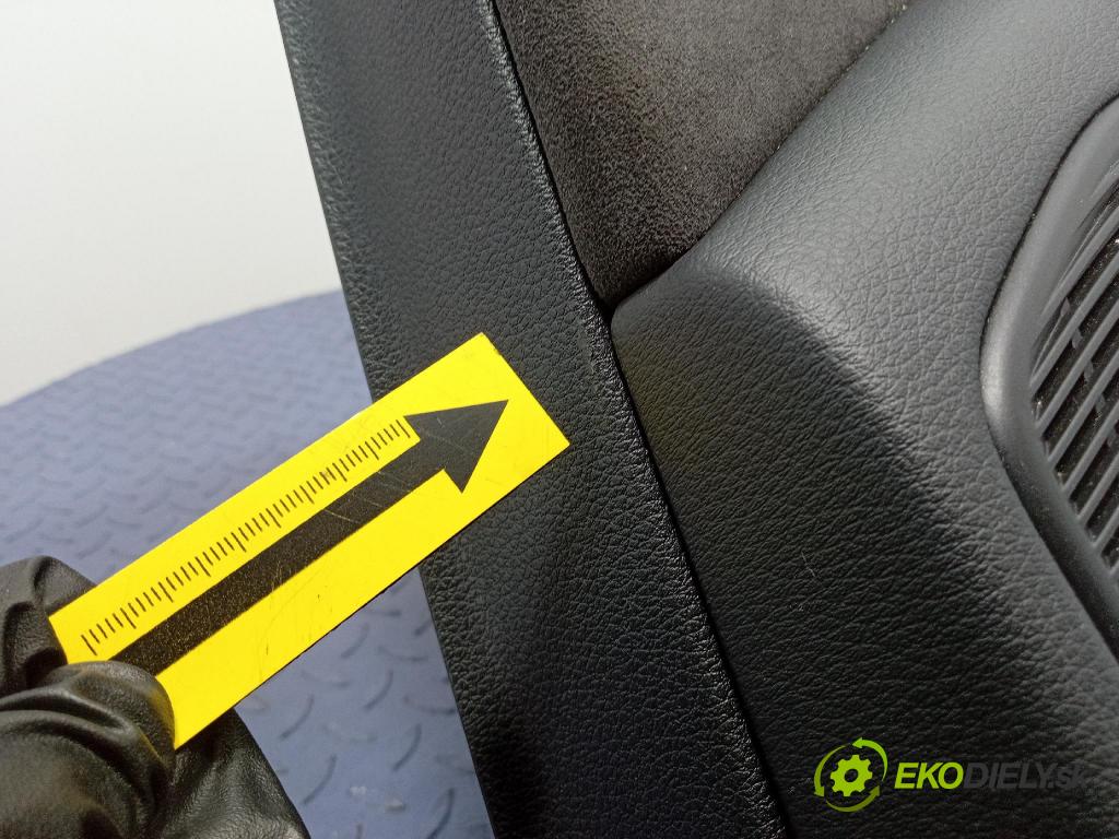 Audi SQ8 2022 Tapacír: dveře Zad: Práva: