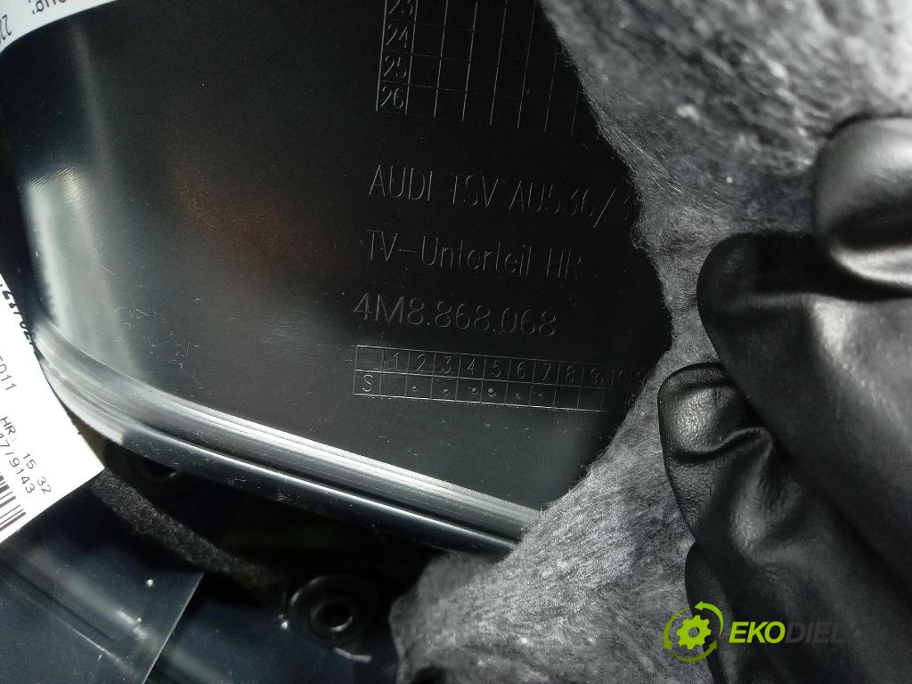 Audi SQ8 2022 Tapacír: dveře Zad: Práva: