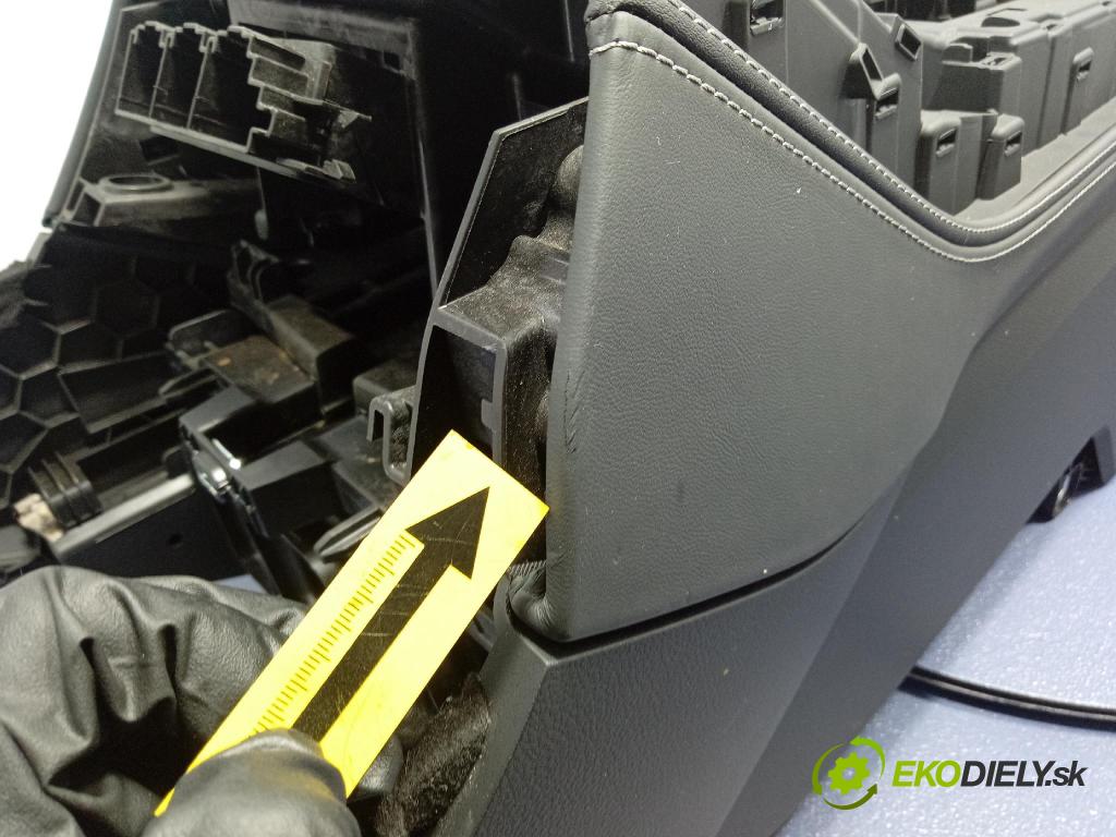 Audi SQ8 2022 Tunel: Střední: 4M8863244K