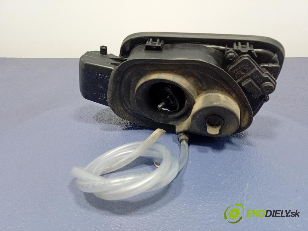 Audi SQ8 2022 Klapka nádrže paliva 4M8809906