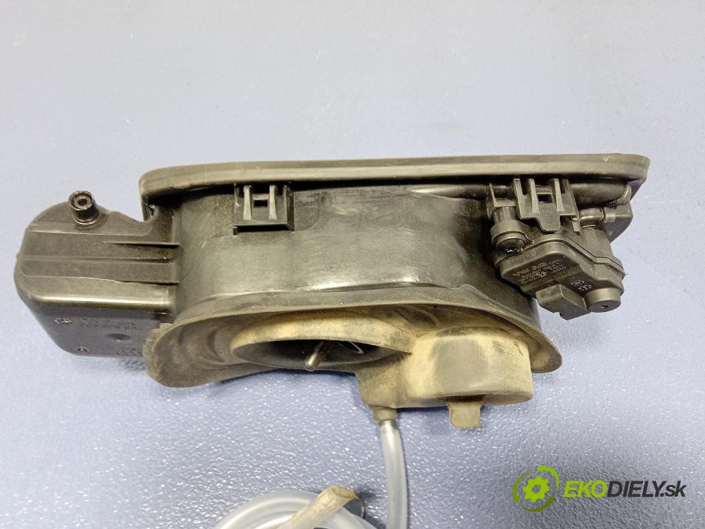 Audi SQ8 2022 Klapka nádrže paliva 4M8809906