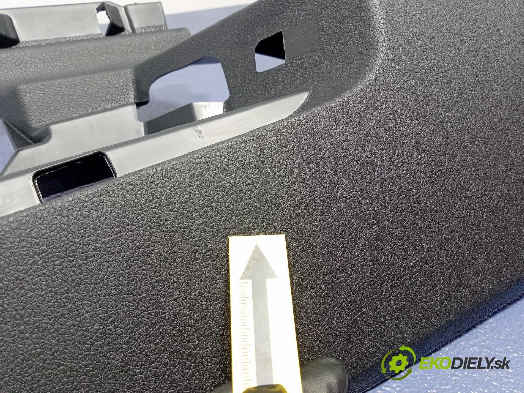 Audi SQ8 2022 kryt Plast: Interiéry: 4M8867768