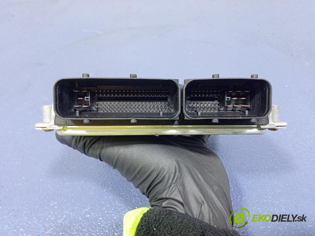 Vw Passat 2002 řídící jednotka Motor: 4B0906018DC