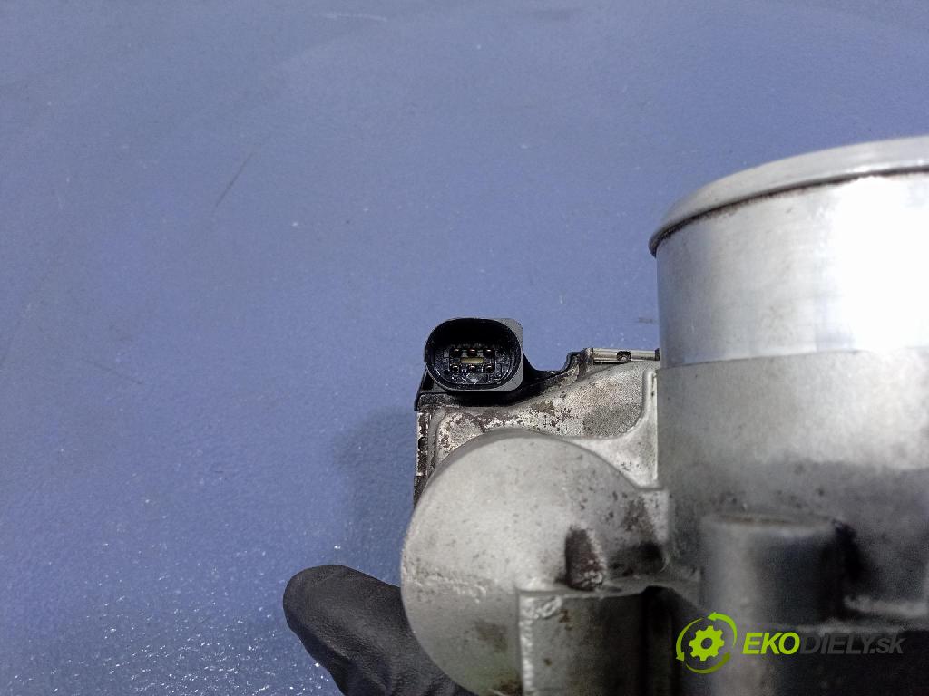 Vw Passat 2002 škrticí klapka 06B133062M