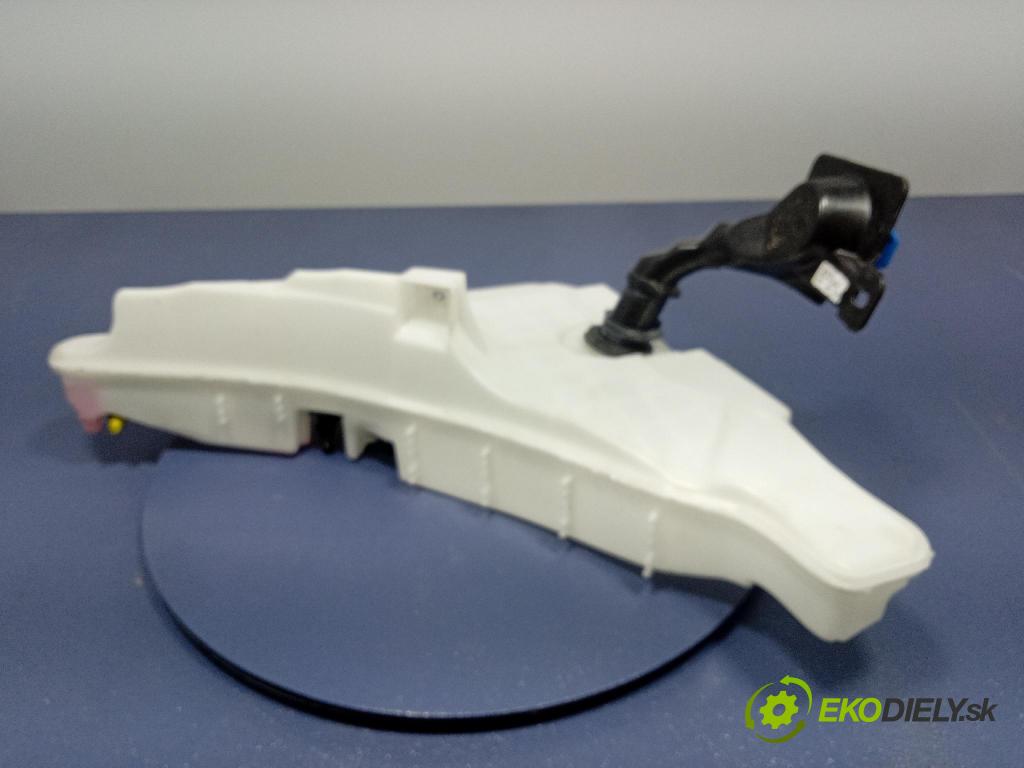 Audi SQ8 2022 nádržka Podložka: 4M0955448B