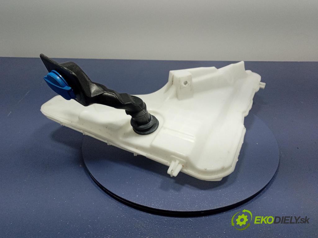 Audi SQ8 2022 nádržka Podložka: 4M0955448B