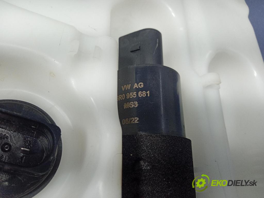 Audi SQ8 2022 nádržka Podložka: 4M0955448B