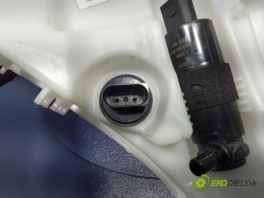 Audi SQ8 2022 nádržka Podložka: 4M0955448B