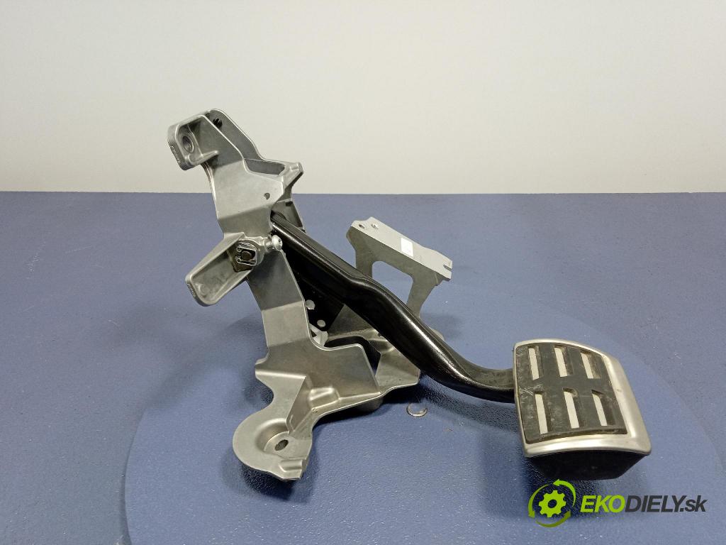 Audi SQ8 2022 pedály 4M1723117F