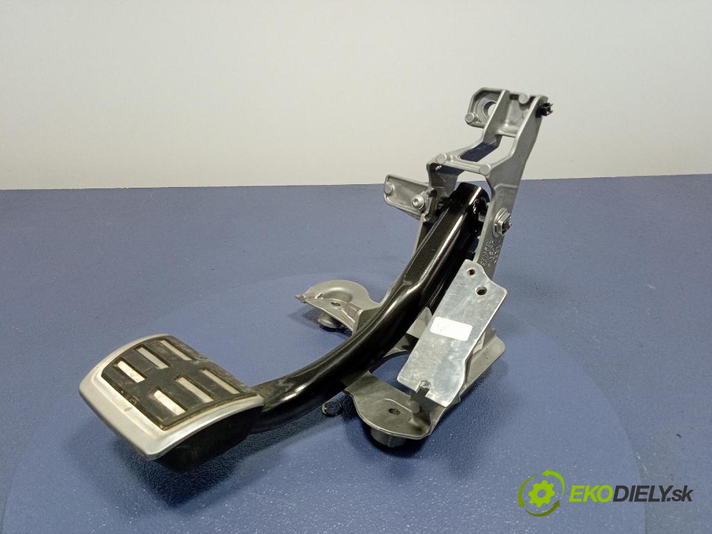 Audi SQ8 2022 pedály 4M1723117F