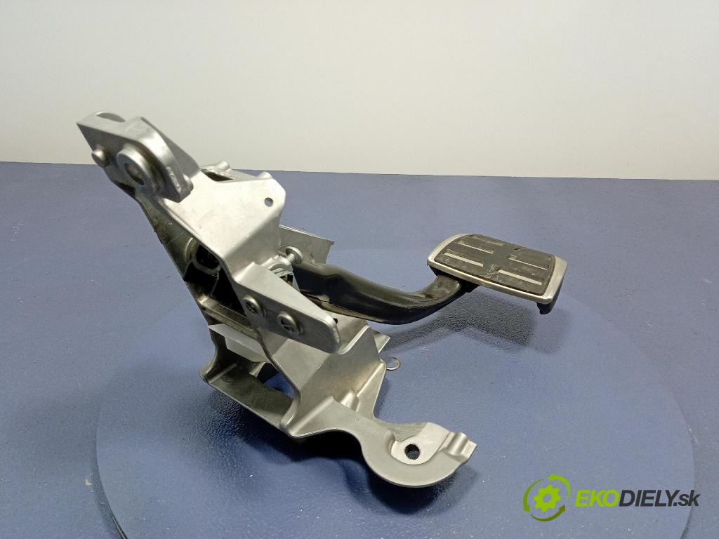 Audi SQ8 2022 pedály 4M1723117F