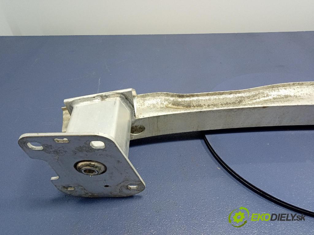 Audi SQ8 2022 výstuha narazník zad 4M0807309