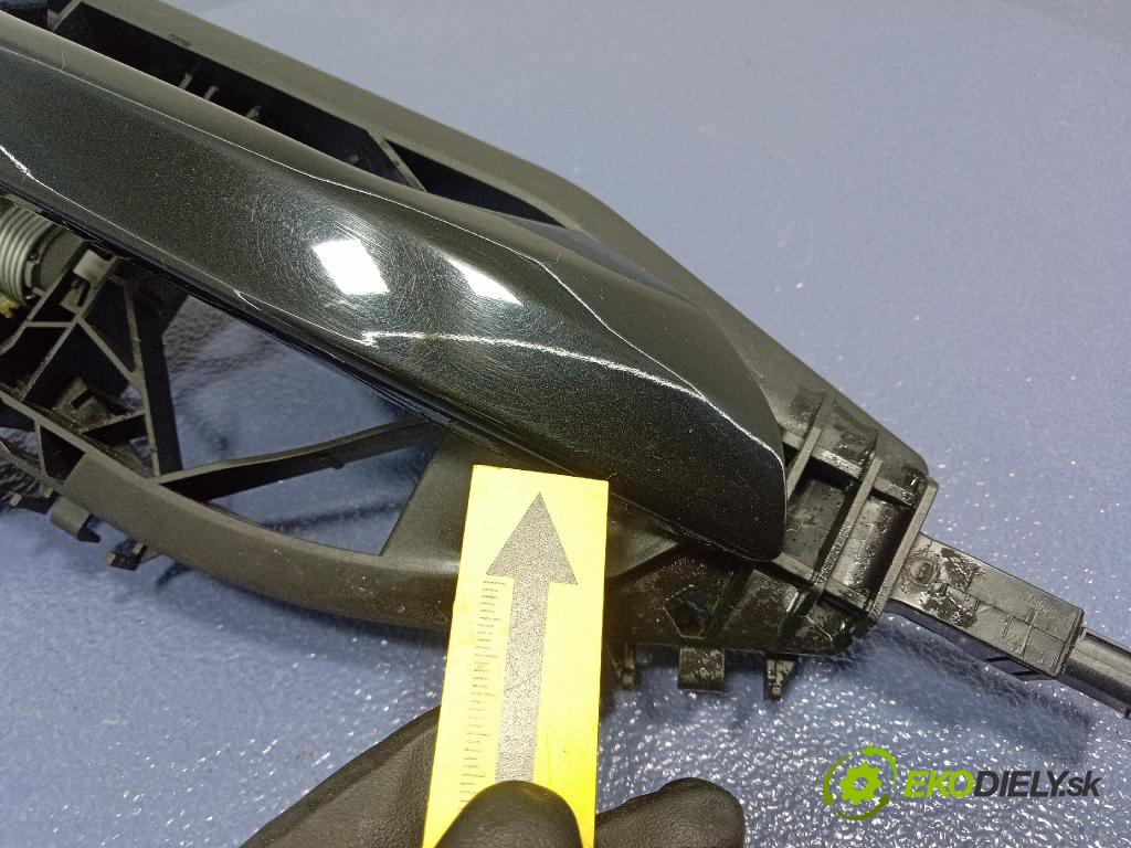 Audi SQ8 2022 rukoväť Predné Prava: 4M8837206B