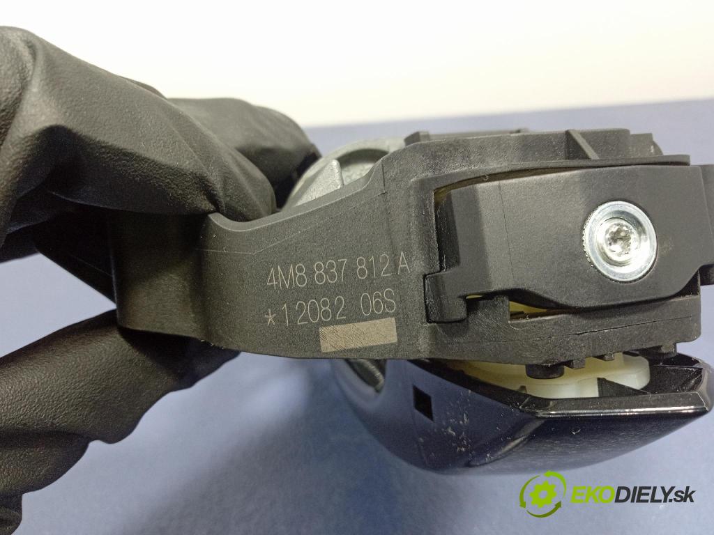 Audi SQ8 2022 rukoväť Predné Prava: 4M8837206B