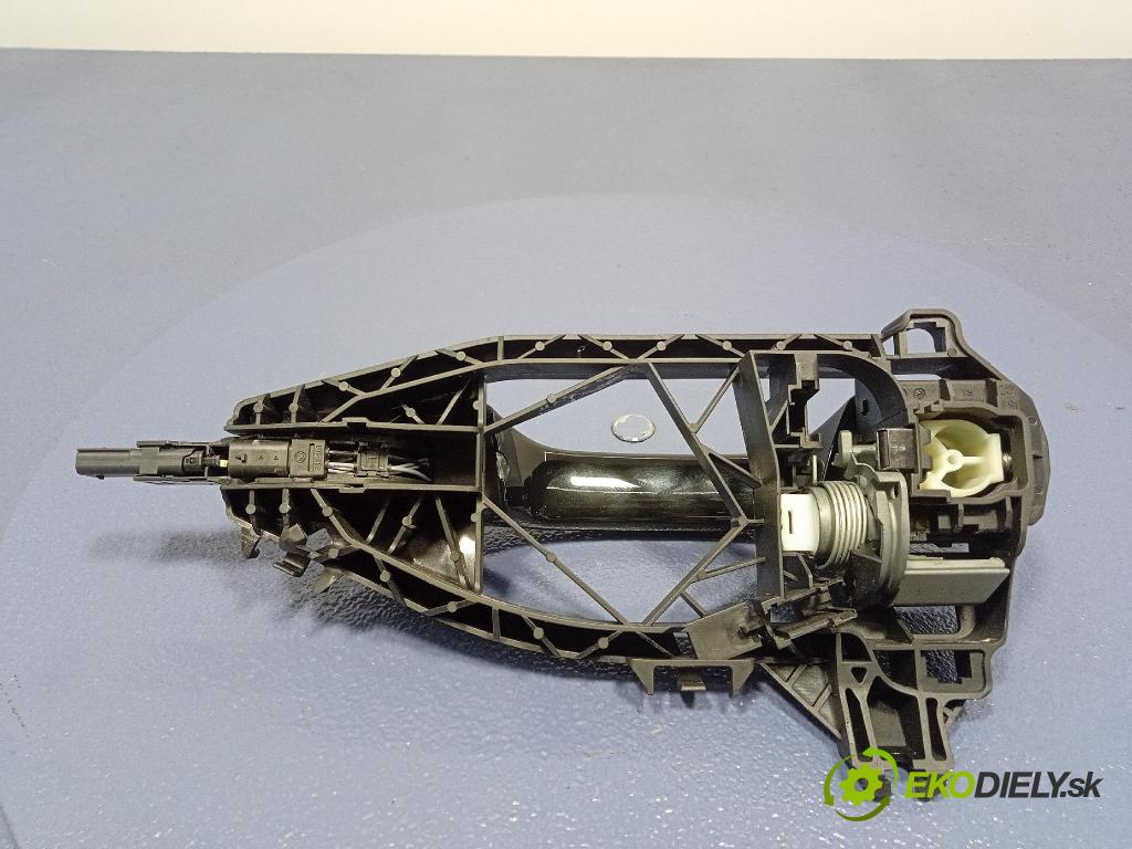 Audi SQ8 2022 klika před Práva: 4M8837206B