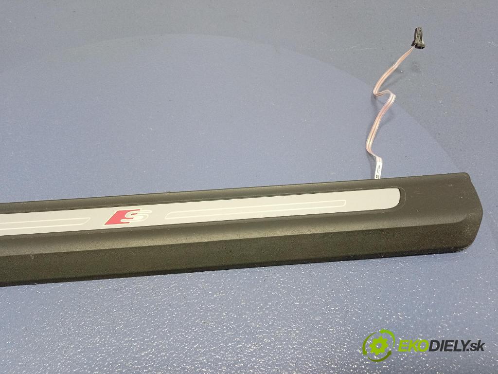 Audi SQ8 2022 lišta Práh: 4M8947405A