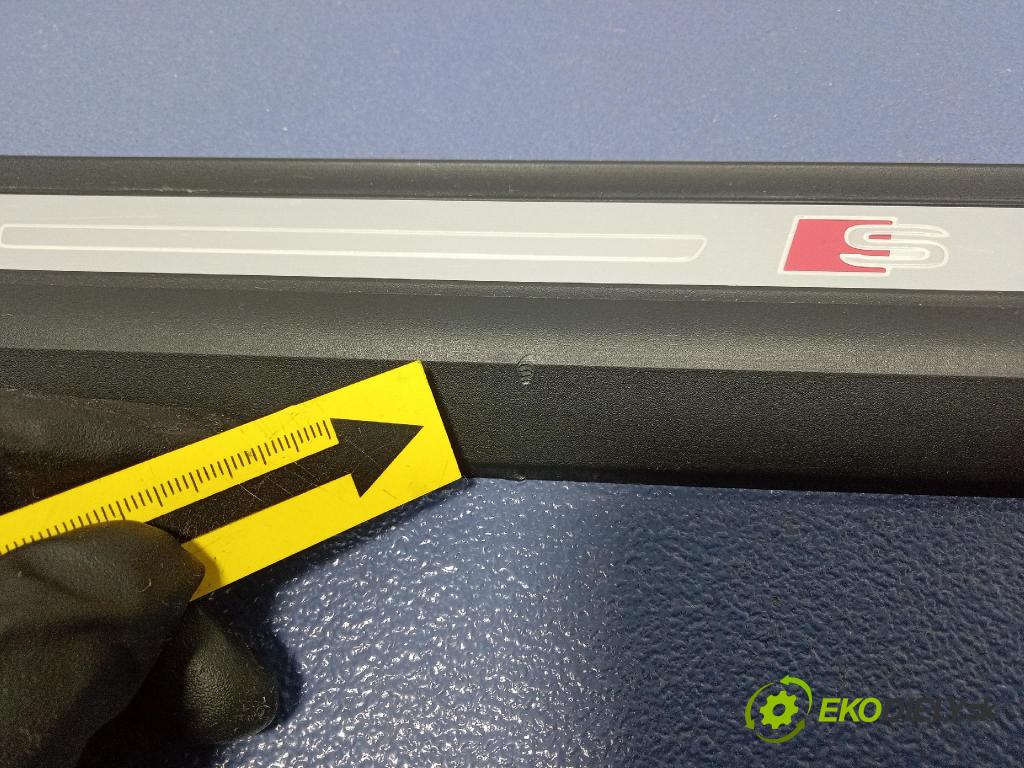 Audi SQ8 2022 lišta Práh: 4M8947405A