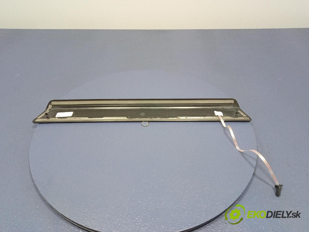 Audi SQ8 2022 lišta Práh: 4M8947405A