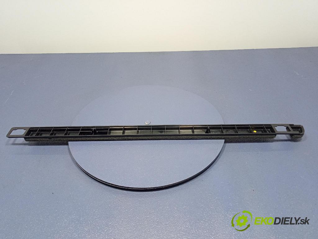 Audi SQ8 2022 lišta kufra: 4M8863528B