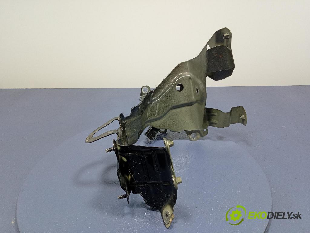 Audi SQ8 2022 blatník Predné v pravo: 4M8821131A