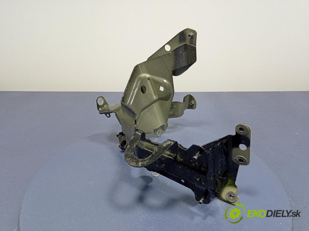 Audi SQ8 2022 blatník Predné v pravo: 4M8821131A