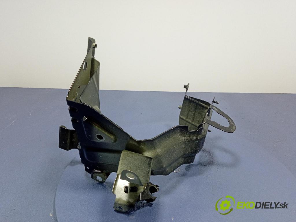 Audi SQ8 2022 blatník Predné v pravo: 4M8821131A