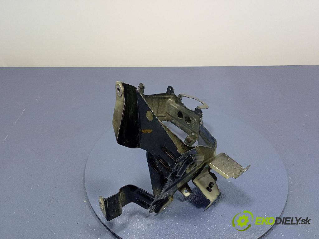 Audi SQ8 2022 blatník Predné v pravo: 4M8821131A