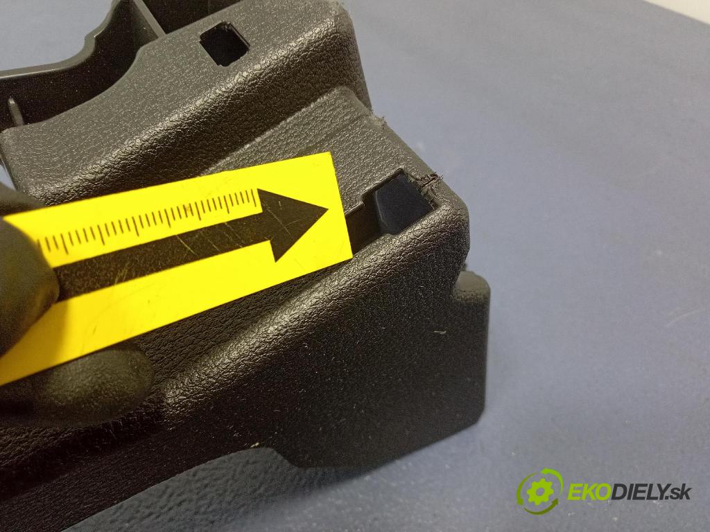 Audi SQ8 2022 kryt Plast: Interiéry: 4M8863527