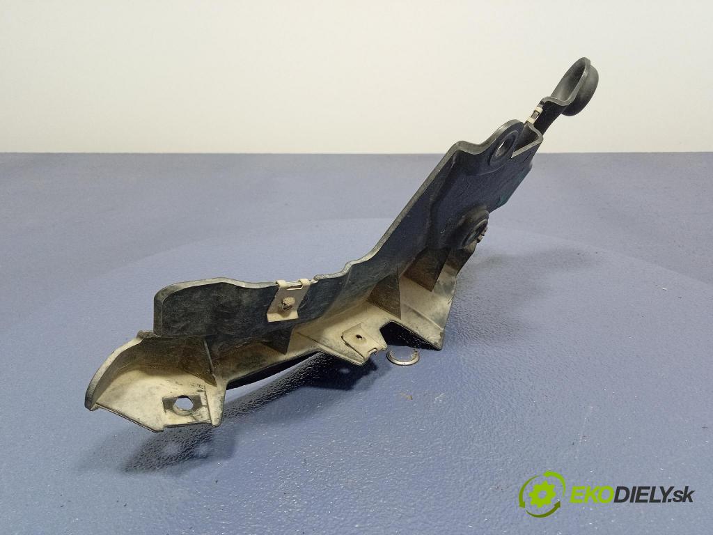 Audi SQ8 2022 blatník: plastický: Zad: 4M8854815A