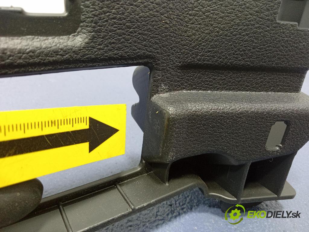 Audi SQ8 2022 kryt Plast: Interiéry: 4M8863528