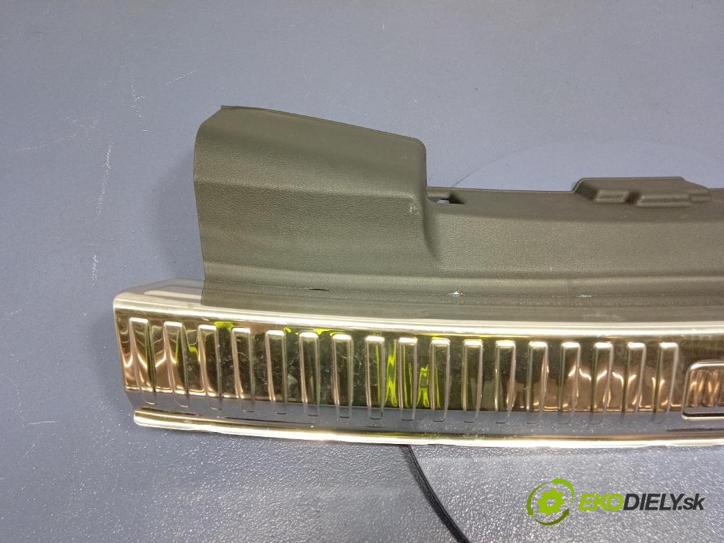 Audi SQ8 2022 kryt Plast: Interiéry: 4M8864483A