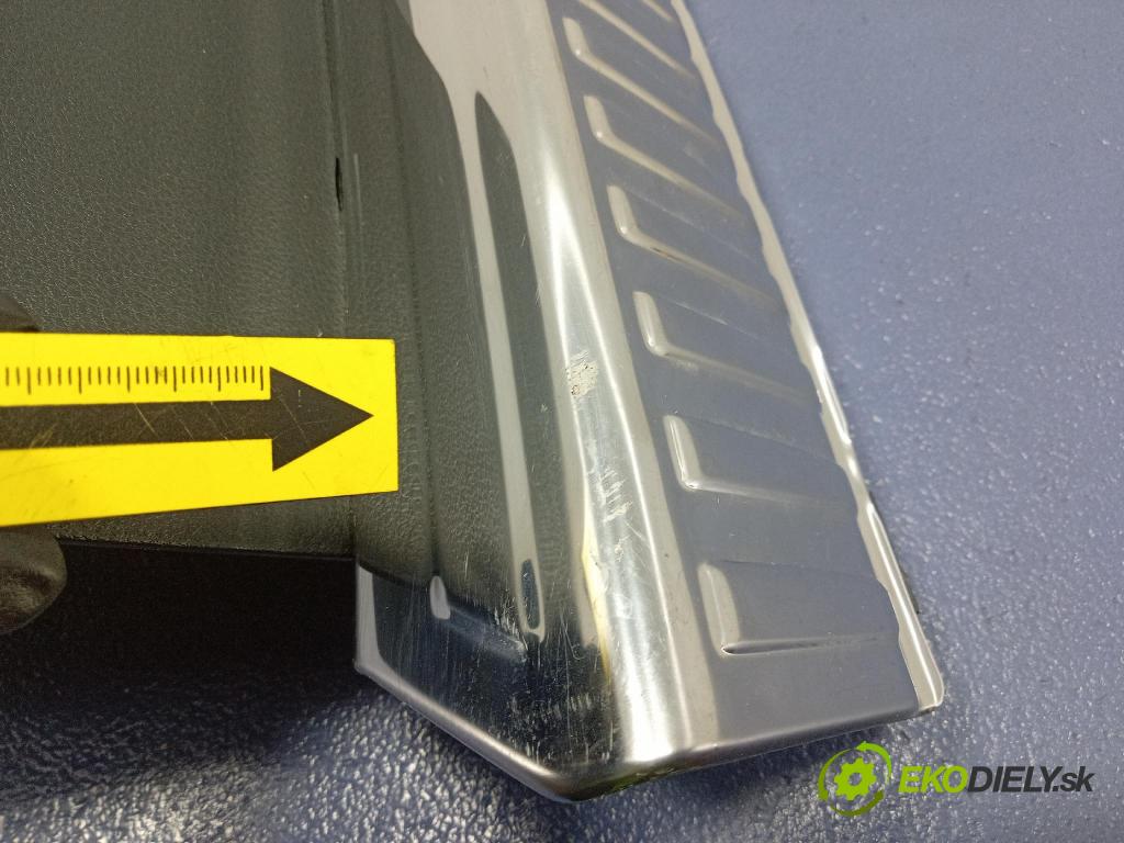 Audi SQ8 2022 kryt Plast: Interiéry: 4M8864483A