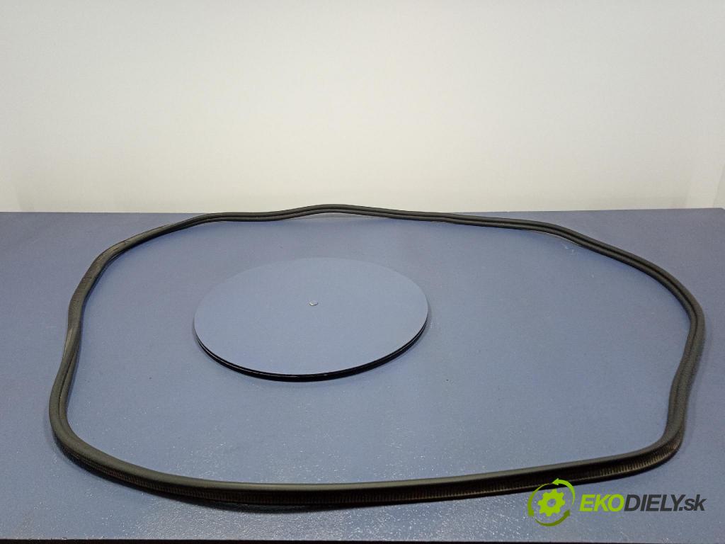 Audi SQ8 2022 Těsnění: Kryty: kufra: 4M8827705B