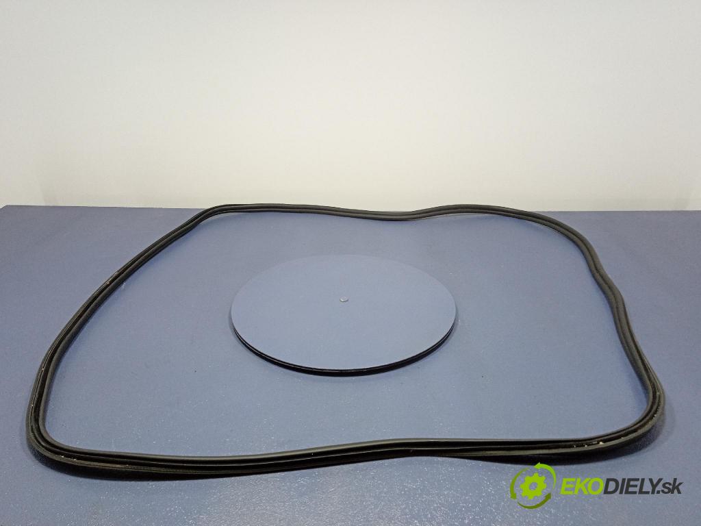 Audi SQ8 2022 Těsnění: Kryty: kufra: 4M8827705B