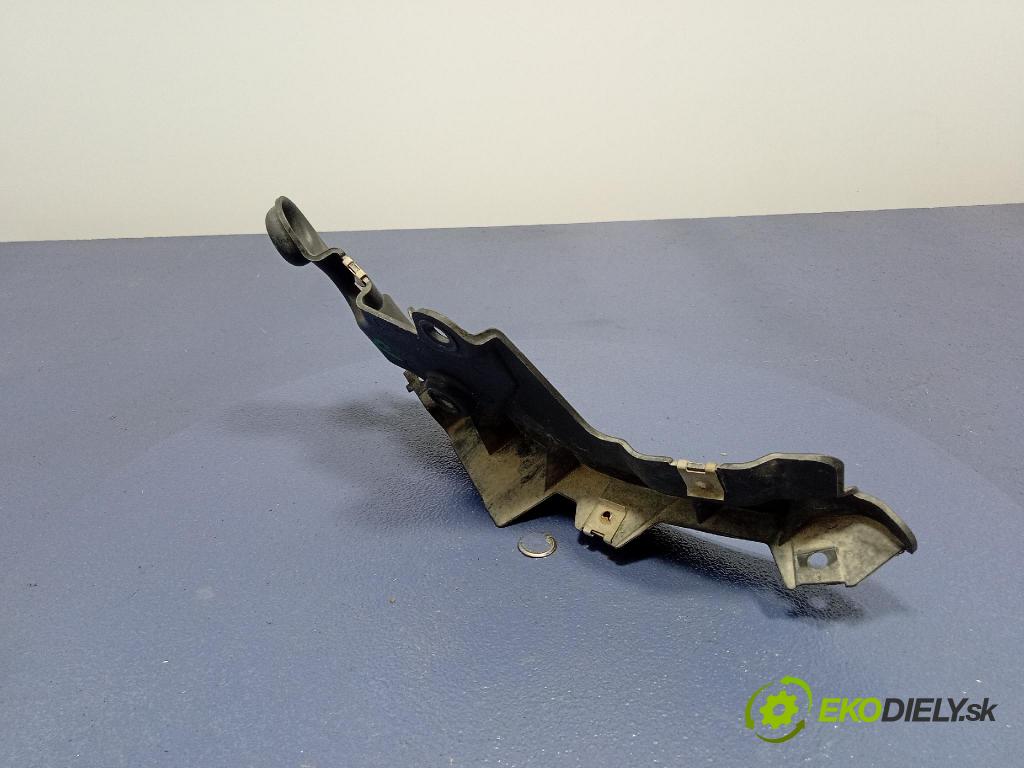 Audi SQ8 2022 blatník: plastický: Zad: 4M8854816A