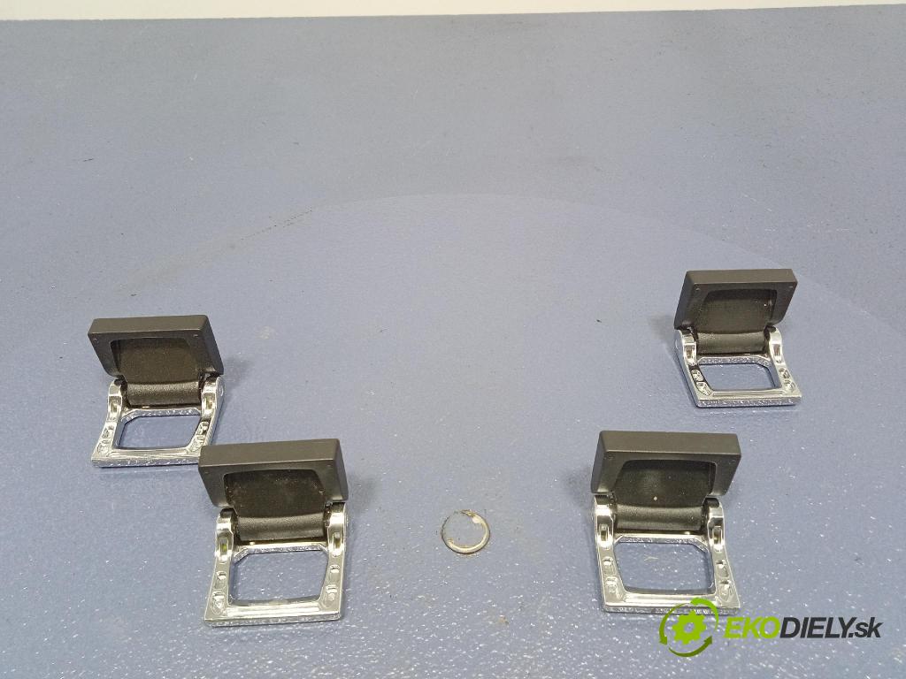 Audi SQ8 2022 sietka 4M0864203A