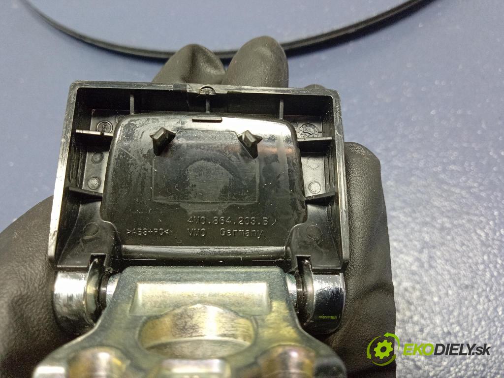 Audi SQ8 2022 sietka 4M0864203A