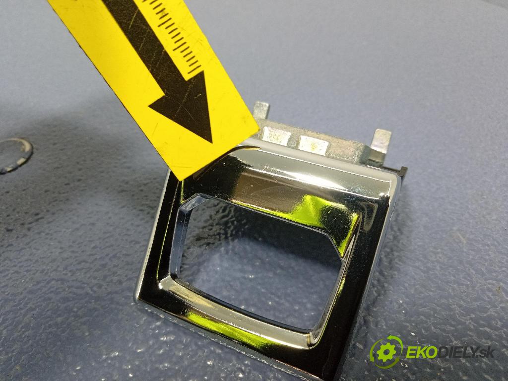 Audi SQ8 2022 sietka 4M0864203A