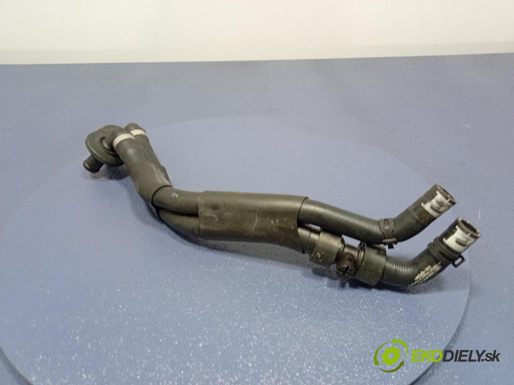 Audi SQ8 2022 rúrka Chladič: 4M0819350F