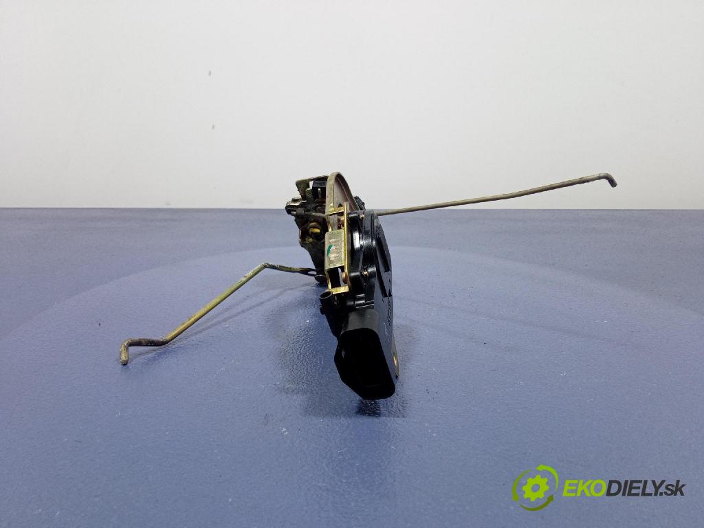 Suzuki Ignis 2001 zámek dveře před Levý: