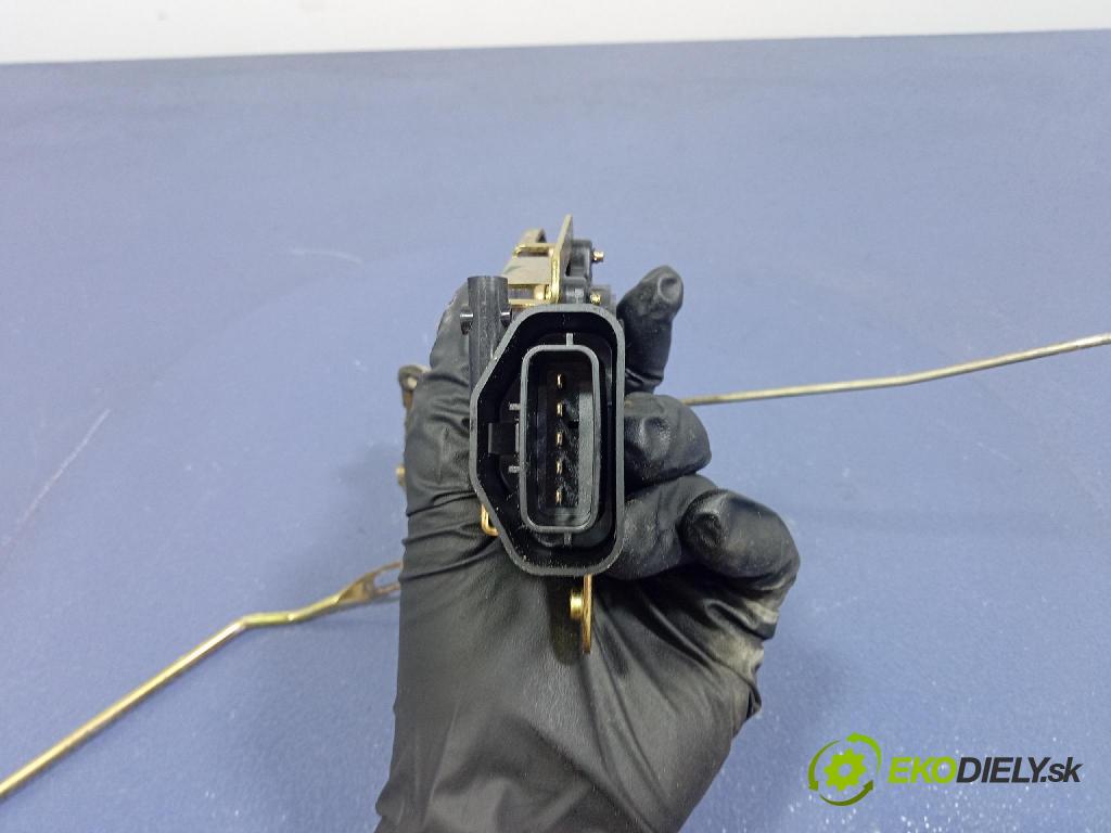 Suzuki Ignis 2001 zámek dveře před Levý: