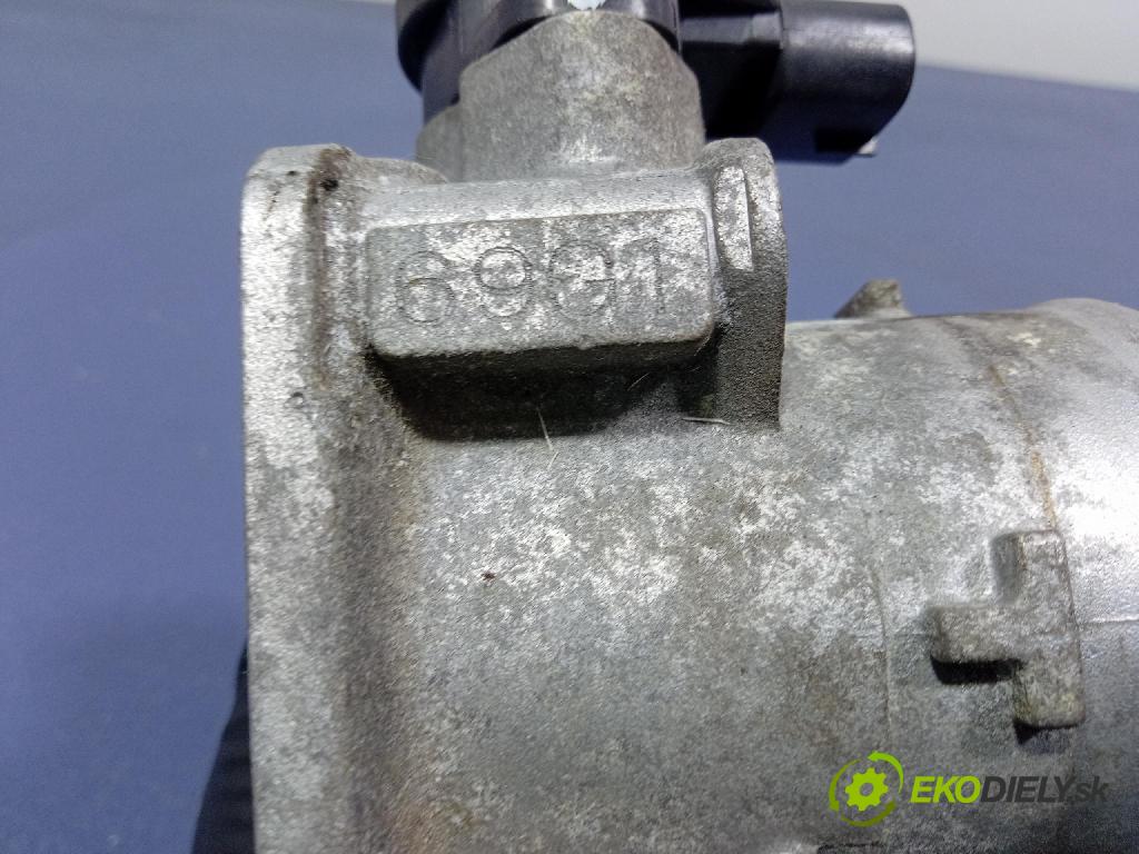 Suzuki Ignis 2001 škrticí klapka 18117-78F01