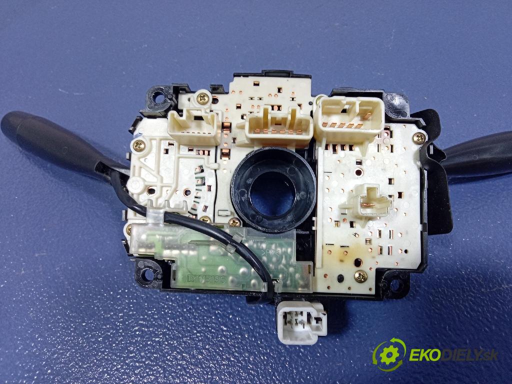 Suzuki Ignis 2001 Přepínač Komplex: 17B196