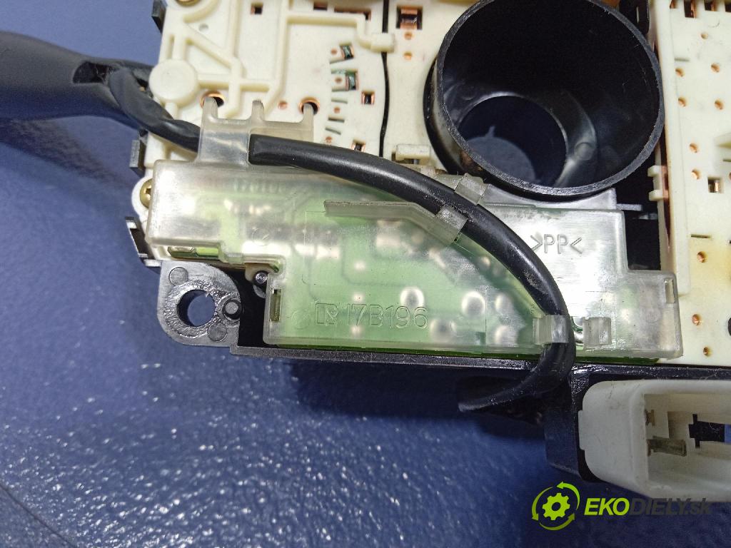 Suzuki Ignis 2001 Přepínač Komplex: 17B196