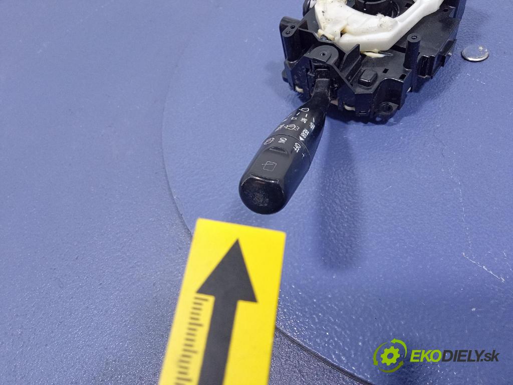 Suzuki Ignis 2001 Přepínač Komplex: 17B196