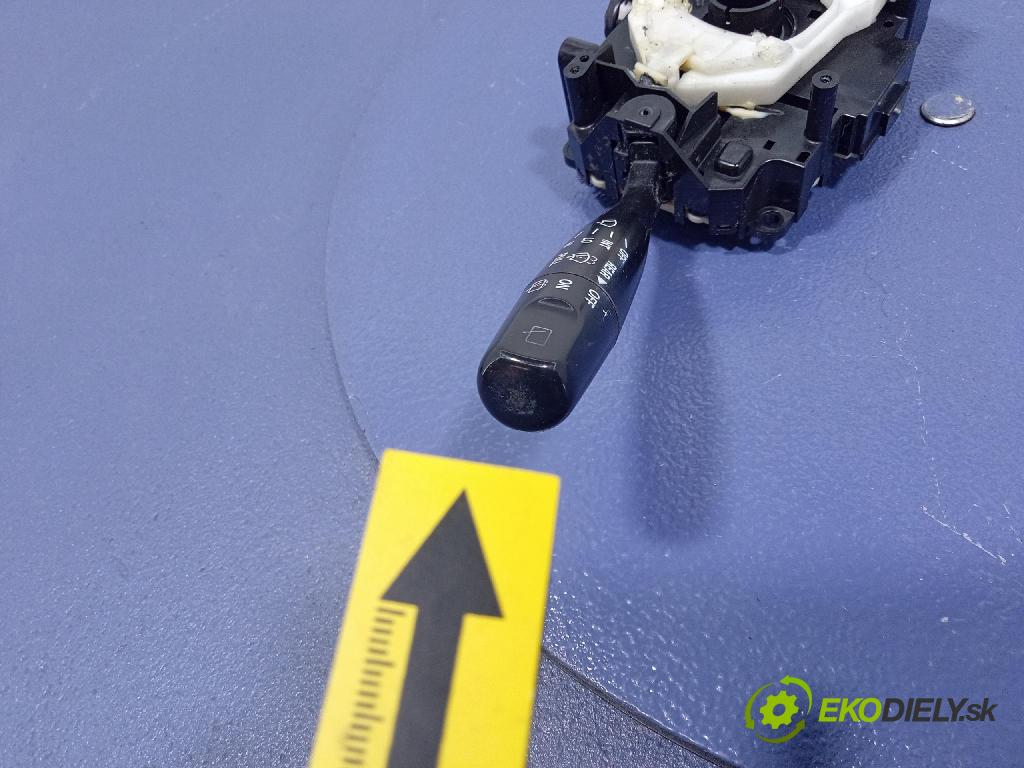 Suzuki Ignis 2001 Přepínač Komplex: 17B196