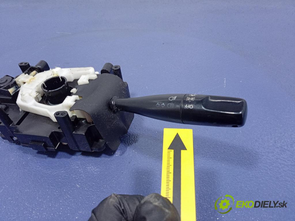 Suzuki Ignis 2001 Přepínač Komplex: 17B196